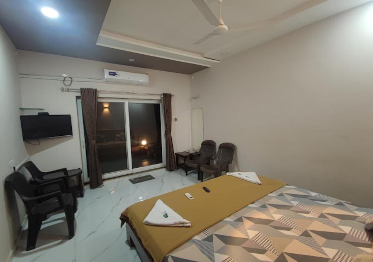 Sea King Beach Resort Ganpatipule Esterno foto