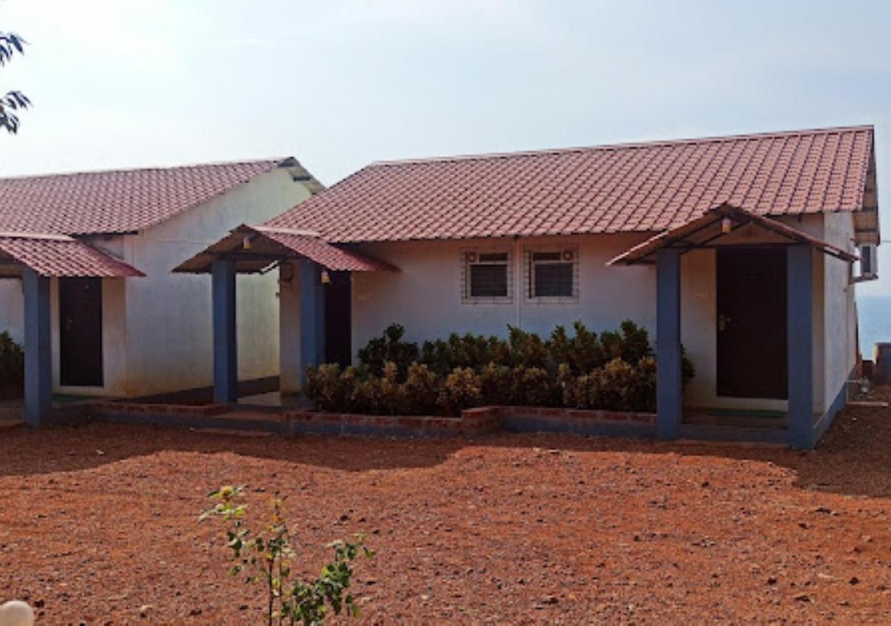 Sea King Beach Resort Ganpatipule Esterno foto
